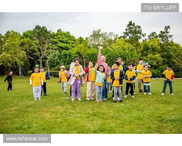 适合两大一小家庭玩的亲子互动游戏推荐，共享快乐时光的最佳选择